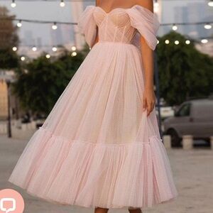 NWOT: A-Line/Princess Tulle Ruffles Off-the-Shoulder Sleeveless Tea-Length Dress